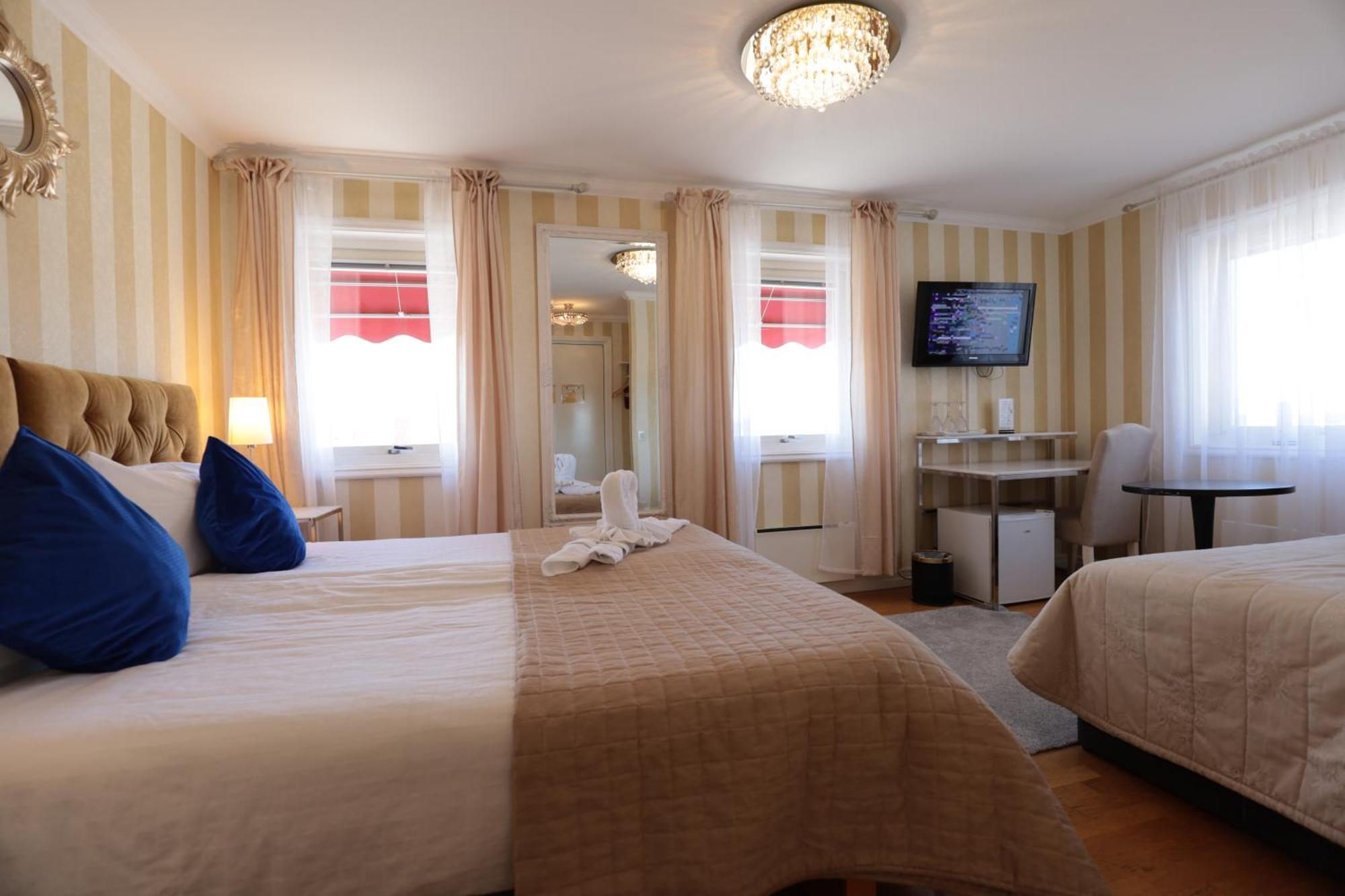 Hotelli Vaenerport Lakefront Hotell Mariestad