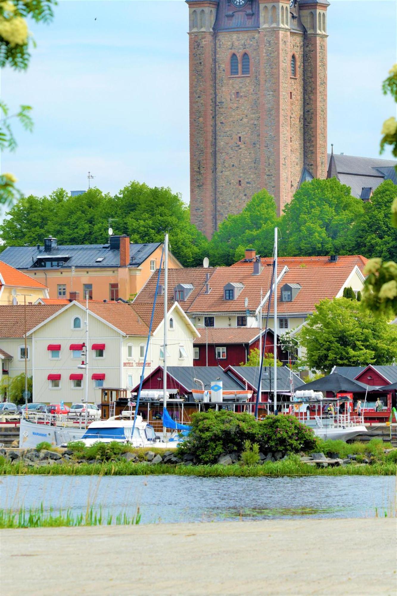 Vaenerport Lakefront Hotell 3*