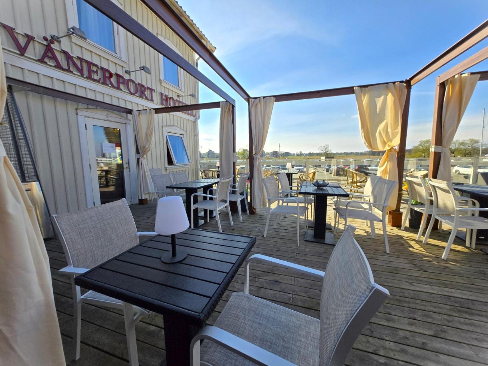 Hotelli Vaenerport Lakefront Hotell